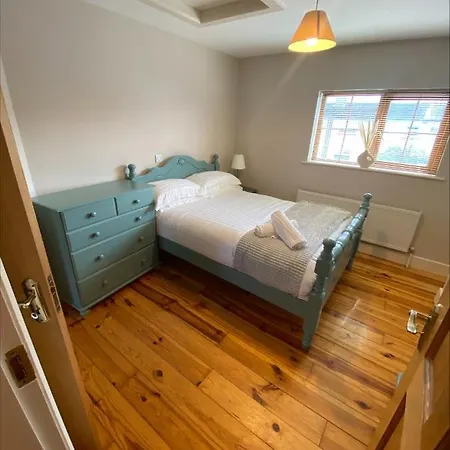 Ferienhaus Cosy 4 Bedroom House With Rear Garden Patio