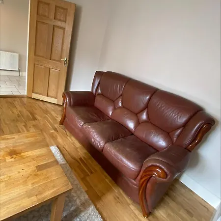 Cosy 4 Bedroom House With Rear Garden Patio Ferienhaus